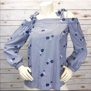 🦋 Micheal Kors flower Embroided top 🦋